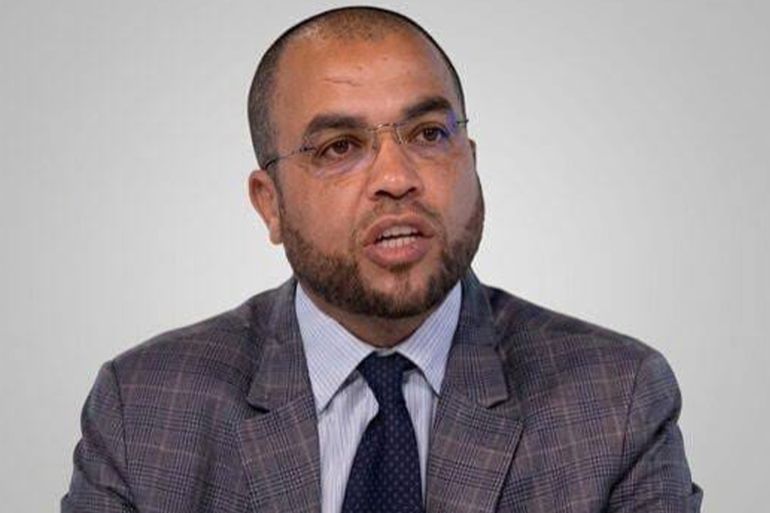 ويرى عباس الوردي أن الحريات الحزبية بحاجة إلى تأطيرها بنص قانوني صريح يمنع التلاعب بالمشهد.
