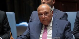 إفريقيا والعضوية الدائمة في مجلس الأمن.. طموحات المغرب في السياق القاري نيويورك، نيويورك – 21 سبتمبر: وزير الخارجية المصري سامح شكري يراقب اجتماع مجلس الأمن التابع للأمم المتحدة بشأن منع الانتشار النووي خلال انعقاد الجمعية العامة للأمم المتحدة في 21 سبتمبر 2017 في مقر الأمم المتحدة في مدينة نيويورك. وتشمل القضايا الأكثر إلحاحا التي تواجه الكونجرس هذا العام طموحات كوريا الشمالية النووية، والعنف ضد أقلية الروهينجا المسلمة في ميانمار، والنقاش حول تغير المناخ. Drew Angerer/Getty Images/AFP == الصحف والإنترنت وشركات النقل والتلفزيون فقط ==