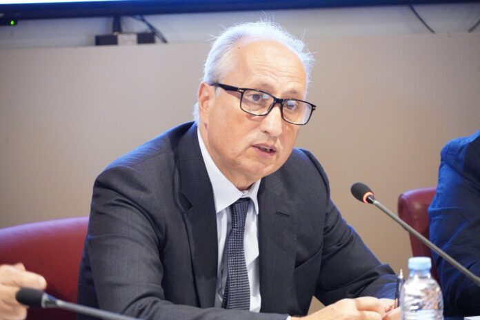التحقيق يكشف عدم قانونية العمل أيام السبت في قطاع التعليم ويدعو إلى وضع حد لمخالفة الأوامر الحكومية

