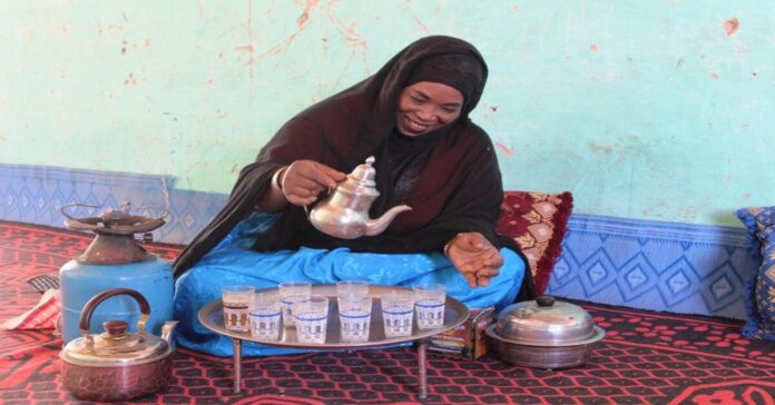 التنوع البشري بالمغرب - في وادي درعة جلست الثقافات وغنت: تناغم فني مغربي وعرب طاطا وأمازيغي وإفريقي | القنطرة.دي

