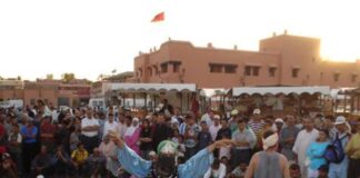 الفن الشعبي.. شاهد على أصالة المغرب وتنوعه الفن الدائري تراث شعبي لكنه بدأ يفقد جمهوره في المغرب (الجزيرة)
