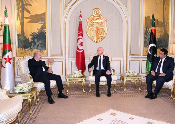 بغياب المغرب وموريتانيا.. ماذا وراء المحادثات بين سعيد وتبون والمنفي؟

