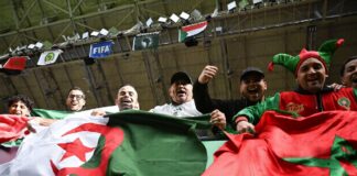 كرة القدم ستحل ما دمرته السياسة في بلاد المغرب العربي.. ماذا يقول علم النفس؟ الجماهير المغربية والجزائرية معا. (×)