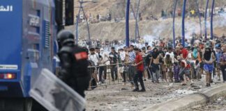 مقتل 67 مهاجرا على الأقل أثناء محاولتهم عبور السياج العائم الإسباني في سبتة – (فيديو) مقتل 67 مهاجرا على الأقل أثناء محاولتهم عبور السياج العائم الإسباني في سبتة - (فيديو)